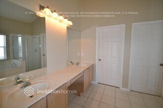 2732 Heron's Landing Dr in Kissimmee, FL - Foto de edificio - Building Photo