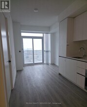 8 Interchange Wy in Vaughan, ON - Building Photo - Building Photo