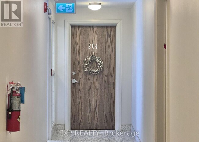 5 Paisley Blvd E in Mississauga, ON - Building Photo - Building Photo