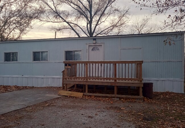 777 E Yerby St in Marshall, MO - Building Photo - Building Photo