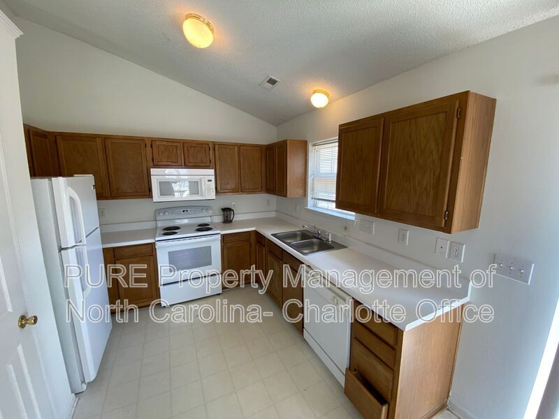 4111 Bryan Furr Dr in Charlotte, NC - Building Photo
