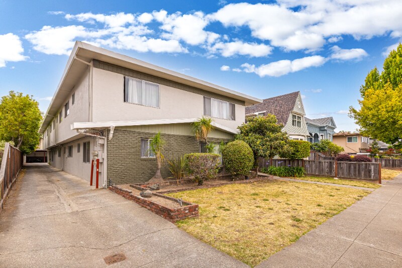 1529 St Charles St in Alameda, CA - Building Photo