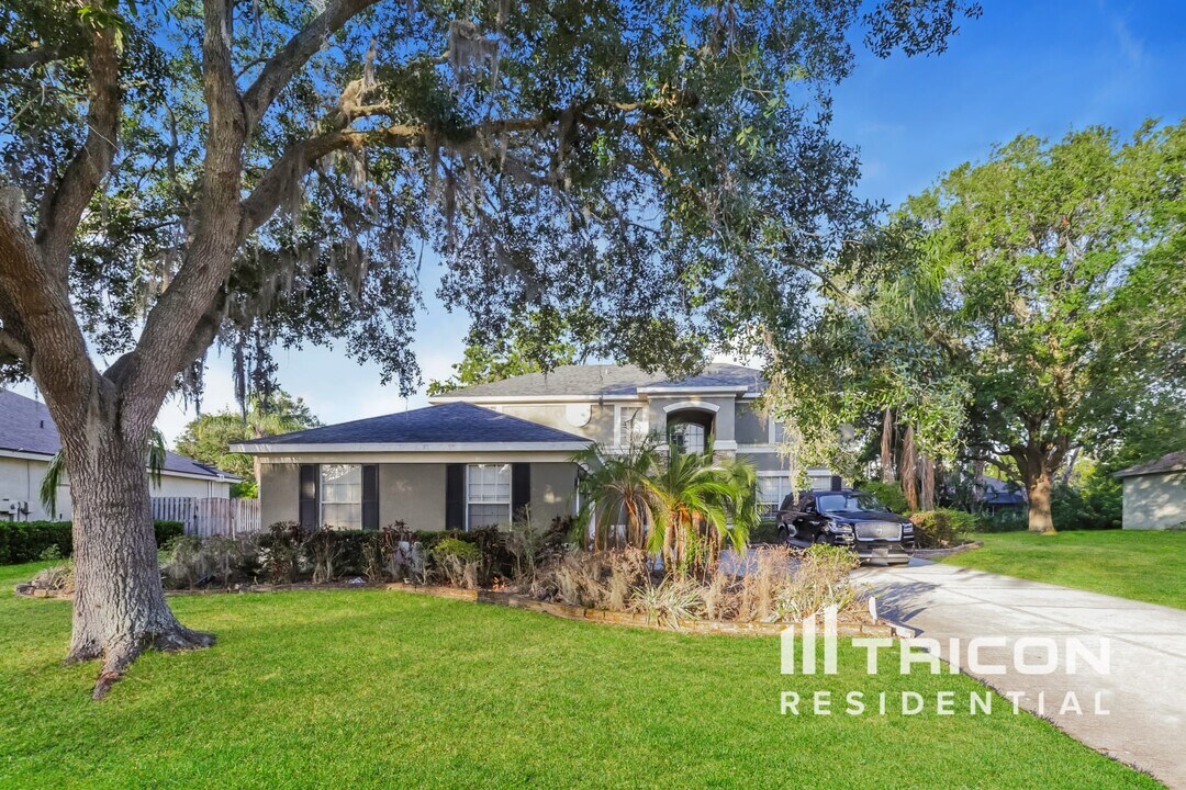 2905 Forest Hammock Dr in Plant City, FL - Building Photo