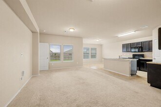 1509 Birmingham Dr in Seguin, TX - Building Photo - Building Photo