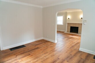 5536 Paseo Blvd, Unit 5538 in Kansas City, MO - Foto de edificio - Building Photo