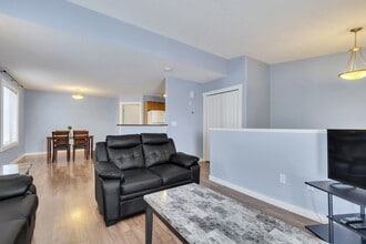 9230 93 Ave in Grande Prairie, AB - Building Photo - Building Photo