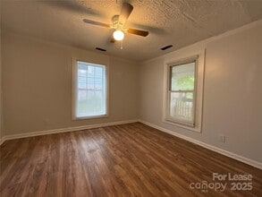 1305 Ragan Ave in High Point, NC - Building Photo - Building Photo