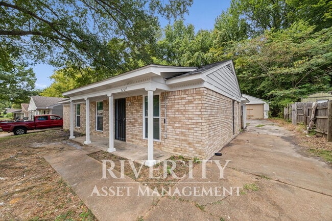 5227 Braden Dr in Memphis, TN - Building Photo - Building Photo