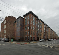 Huntington Condominiums in Hoboken, NJ - Building Photo - Building Photo