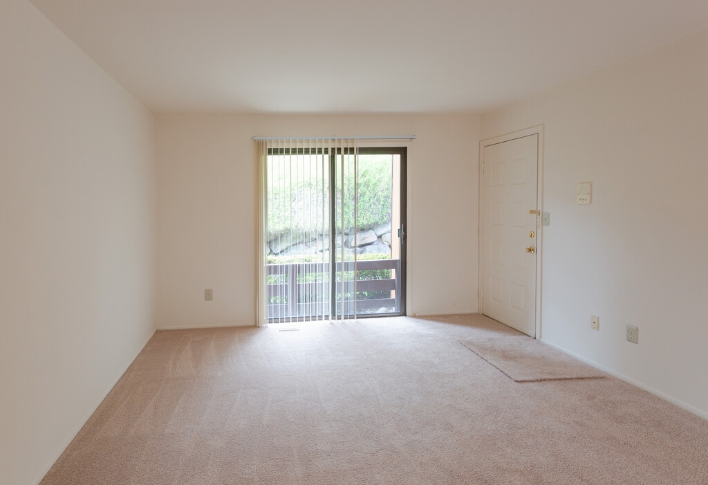 Rustic Ridge Apartments in Rockaway, NJ | ApartmentHomeLiving.com