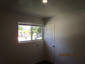 946 Lewis Dr in Daytona Beach, FL - Building Photo - Building Photo