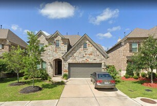 520 Pedernales St in Webster, TX - Building Photo