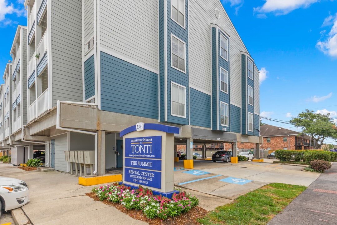 Summit in Metairie, LA - Building Photo