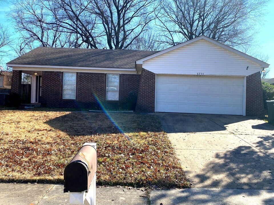 6233 Cranbury Park Dr in Memphis, TN - Building Photo