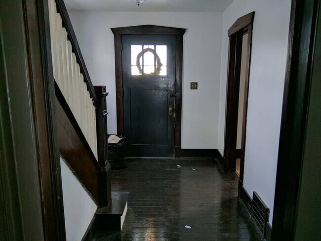 668 Hull St in Sharon, PA - Building Photo - Building Photo
