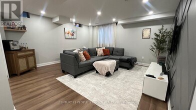 14 Copperhill Hts in Barrie, ON - Building Photo - Building Photo