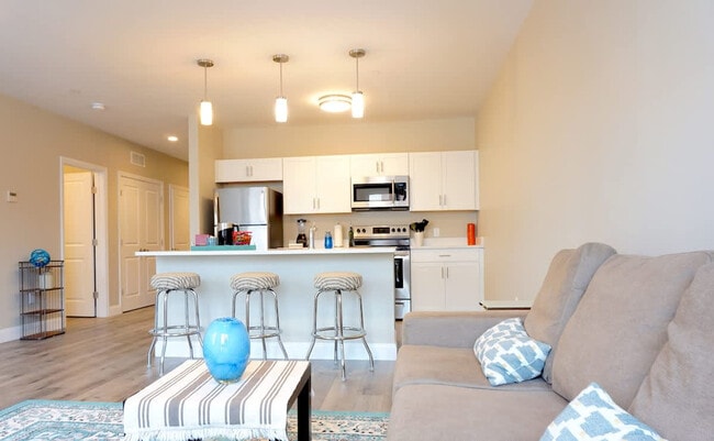 140 Pearl St in Chelsea, MA - Foto de edificio - Building Photo