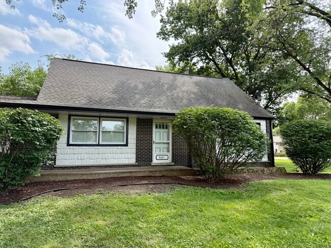 29W601 Prairie Ave in Warrenville, IL - Building Photo - Building Photo