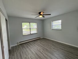 2301 W Lawrence Ave in Springfield, IL - Building Photo