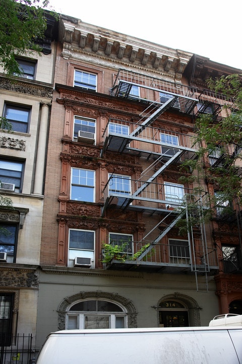 314 W 51st St in New York, NY - Foto de edificio