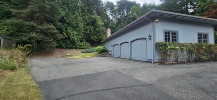 3650 116th Ave NE in Bellevue, WA - Building Photo - Building Photo