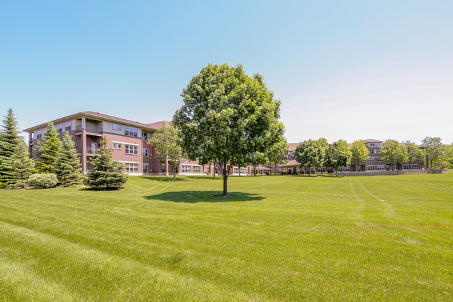 Park Glen Senior Apartments in Madison, WI - Foto de edificio - Building Photo