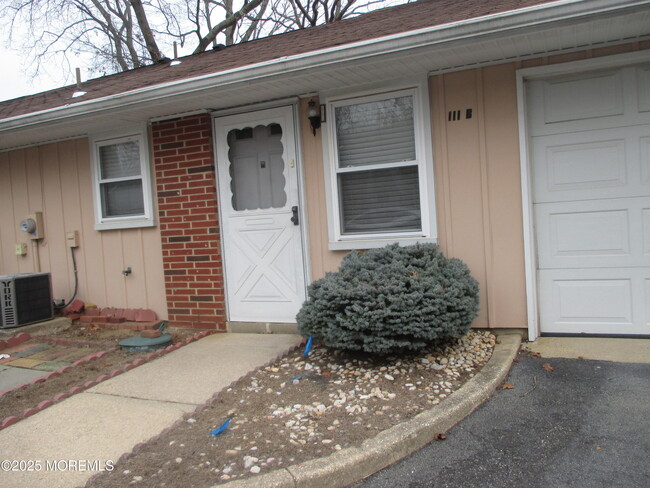 111B Edinburgh Ln in Lakewood, NJ - Building Photo - Building Photo