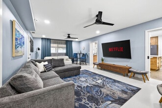 319 Brentwood Dr in Tampa, FL - Foto de edificio - Building Photo