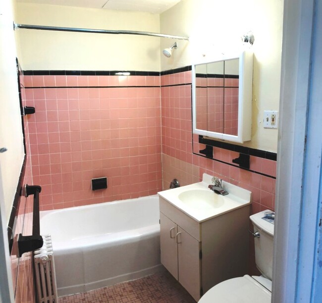 472 Beacon St, Unit 8 in Boston, MA - Building Photo - Building Photo