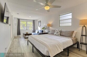 904 NE 17th Terrace, Unit 2 in Fort Lauderdale, FL - Building Photo - Building Photo