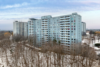 40 Tuxedo Court in Toronto, ON - Building Photo - Building Photo