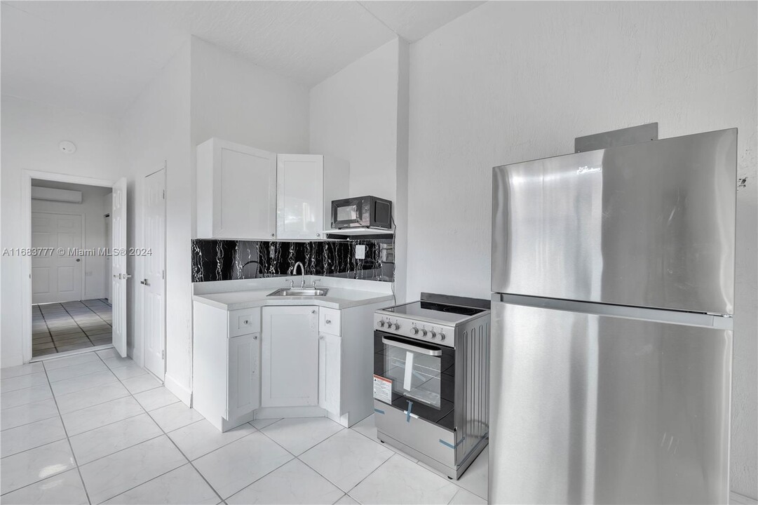 536 NW 25th Ave-Unit -B in Miami, FL - Building Photo