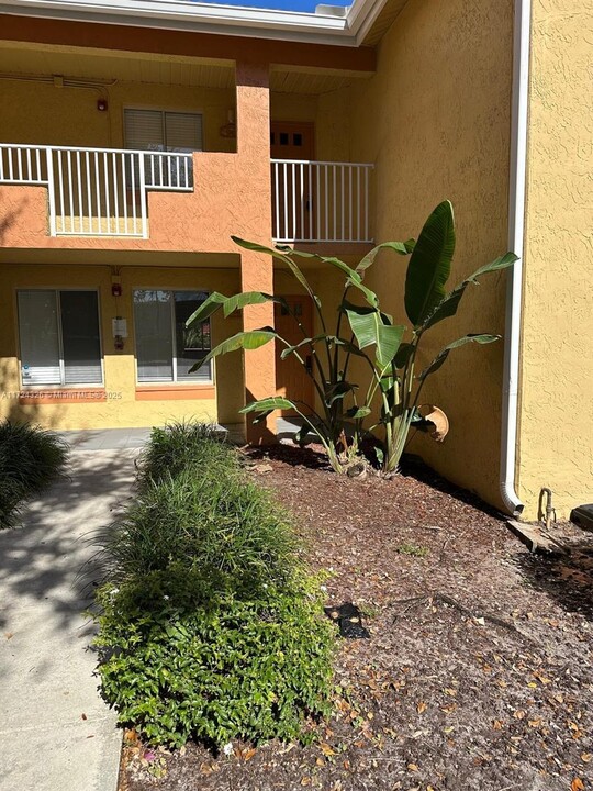 940 Coral Club Dr-Unit -940 in Coral Springs, FL - Building Photo