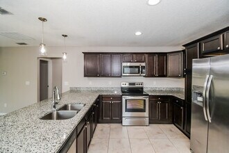 8403 Thor St in Jacksonville, FL - Foto de edificio - Building Photo