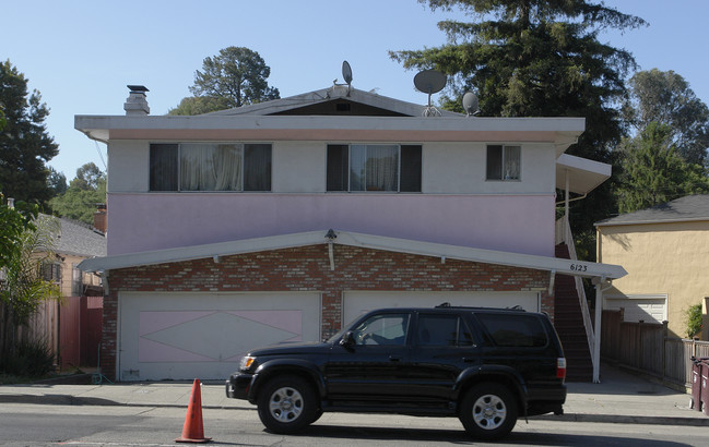 6123 Seminary Ave in Oakland, CA - Building Photo - Building Photo