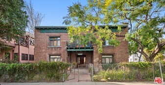 2101 Bonsallo Ave in Los Angeles, CA - Building Photo