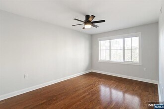 11 Washington Pl, Unit 102 in Cliffside Park, NJ - Building Photo - Building Photo