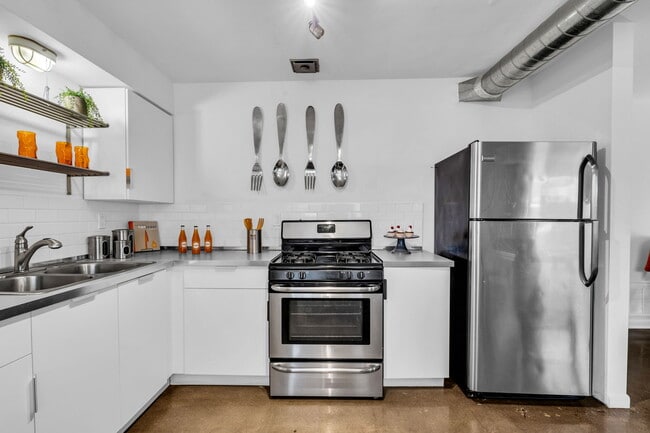 U Apartments @ Melrose in Phoenix, AZ - Building Photo - Building Photo