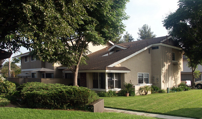 23012 Village Dr in Lake Forest, CA - Foto de edificio - Building Photo