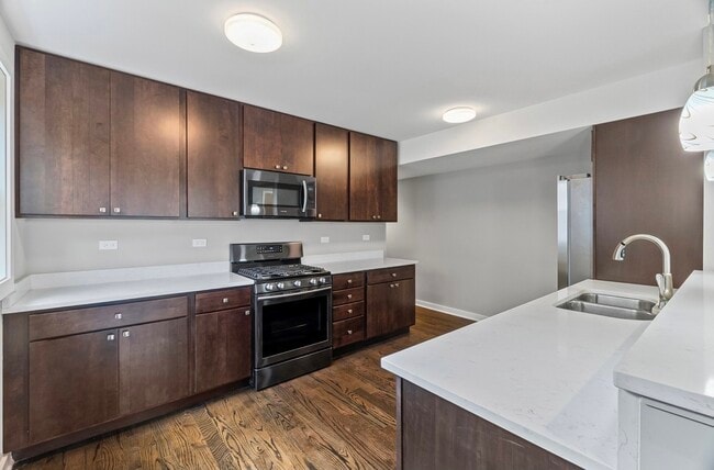 2553 W Summerdale Ave in Chicago, IL - Building Photo - Building Photo