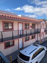 North Point in Hialeah, FL - Foto de edificio - Building Photo