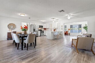 7370 Holiday Dr in Spring Hill, FL - Building Photo - Building Photo