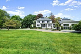345 Governors Ln in Fairfield, CT - Building Photo - Building Photo