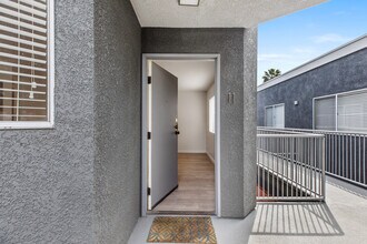 810 Crenshaw Blvd in Los Angeles, CA - Foto de edificio - Building Photo