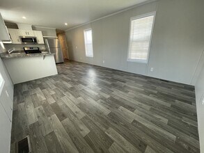 15852 Croatia Dr in Clinton Township, MI - Foto de edificio - Building Photo