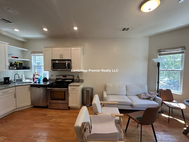 6 Gilmore St, Unit 2