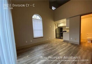 202 E Division Ct in Tacoma, WA - Building Photo - Building Photo