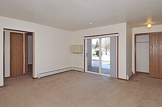 819 Francis St-Unit -103 in Faribault, MN - Building Photo - Building Photo