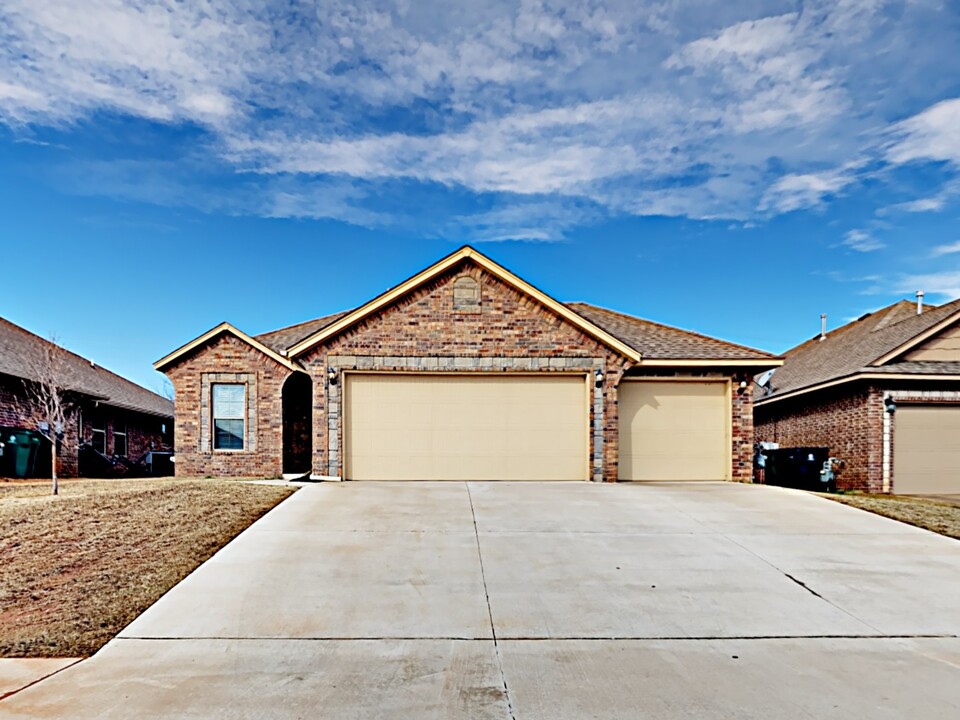 15925 Big Cypress Dr in Edmond, OK - Building Photo