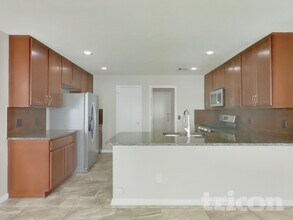 19325 Cascade Green Ct, Unit 2C in Houston, TX - Building Photo - Building Photo